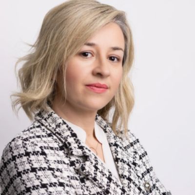 Portrait of privel partners business owner giving a positive review about Bluemind web development and SEO services"