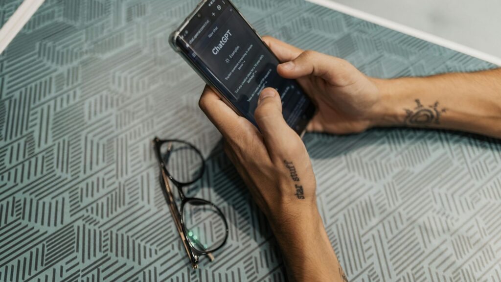 Πώς θα εμφανιστεί η επιχείρησή σας στο ChatGPT; Bluemind.gr